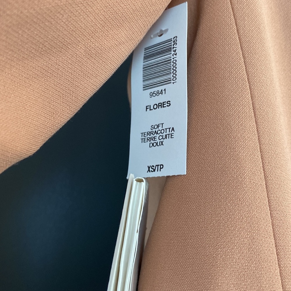 Aritzia Flores Wilfred blazer XS fits oversized - Picture 9 of 10